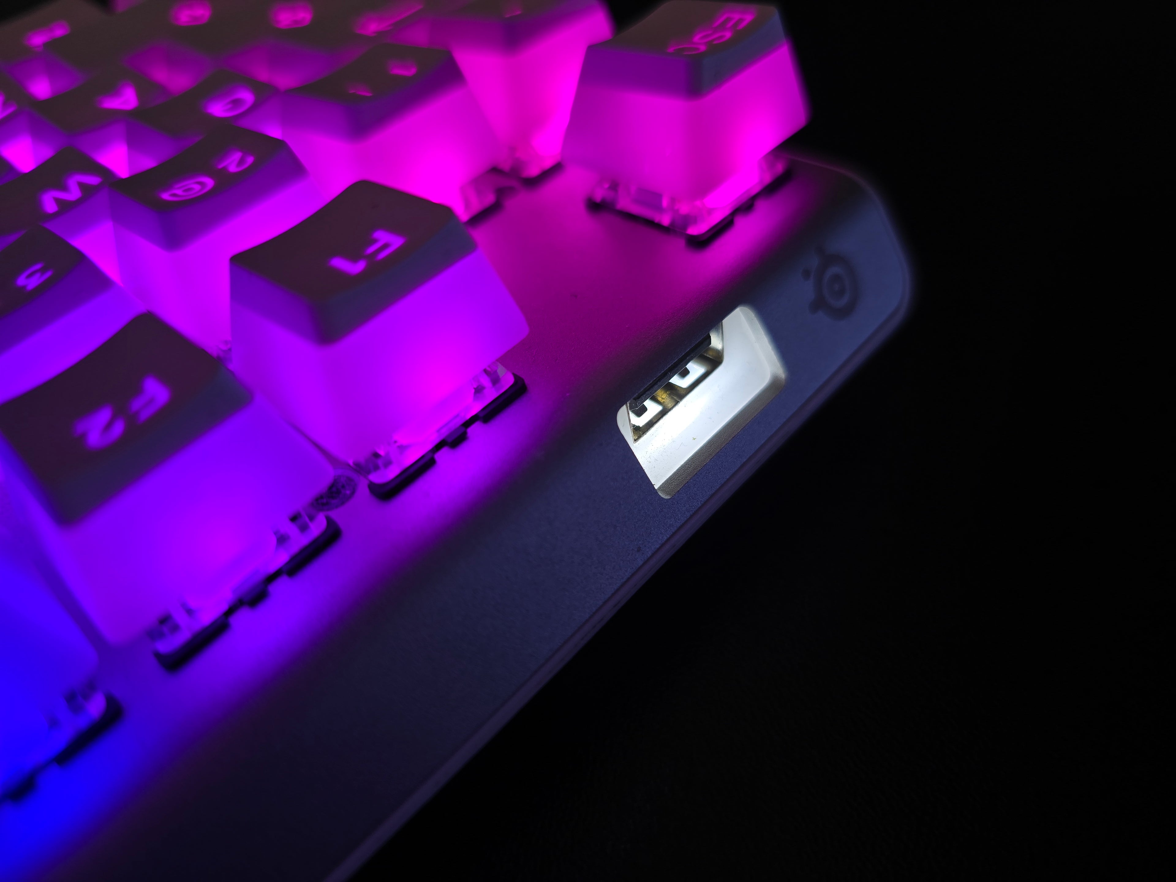 SteelSeries Apex 7 TKL Ghost Edition (Limited)