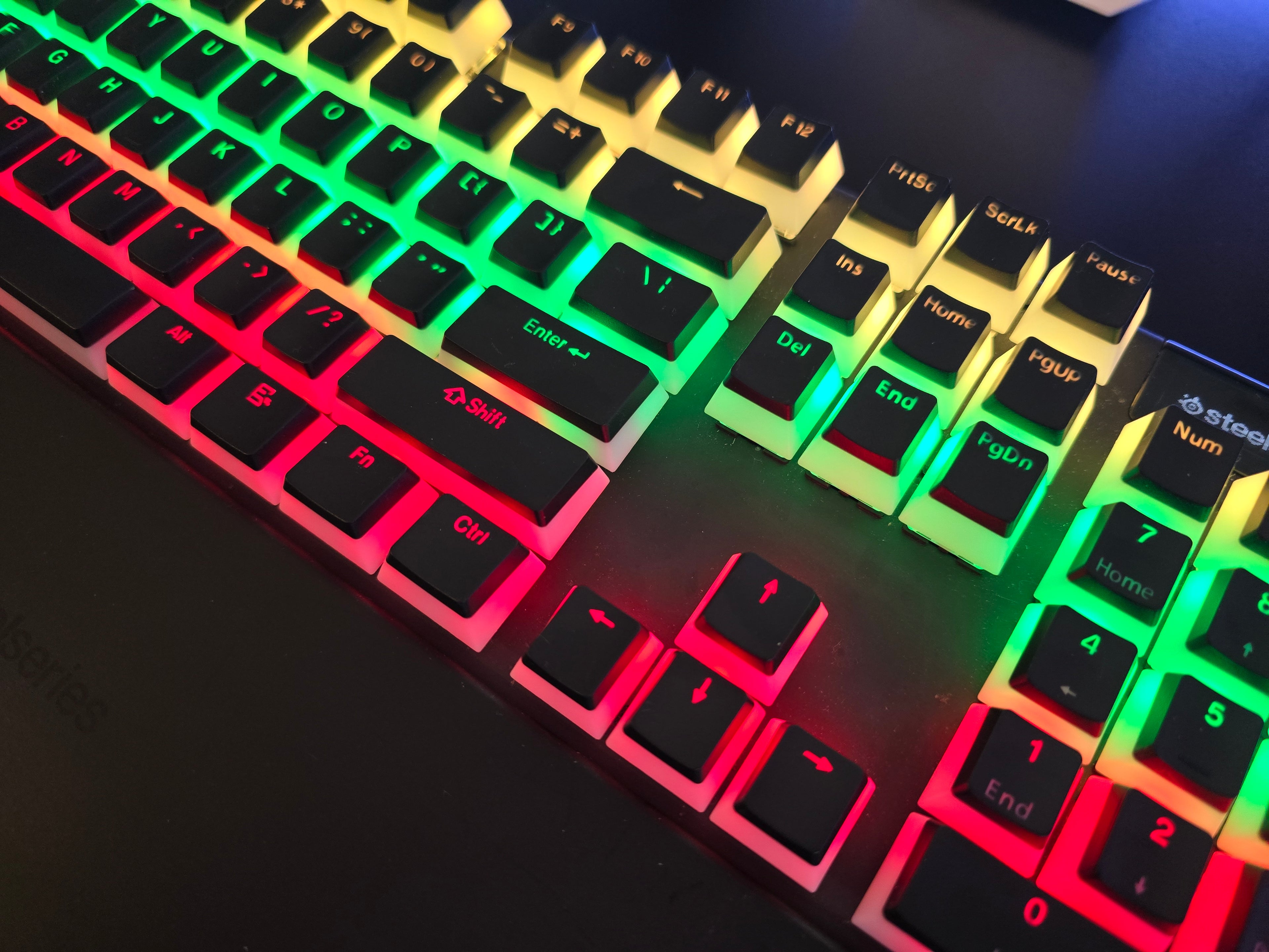 SteelSeries Apex 7 (Juodi Pudding Keycapai)