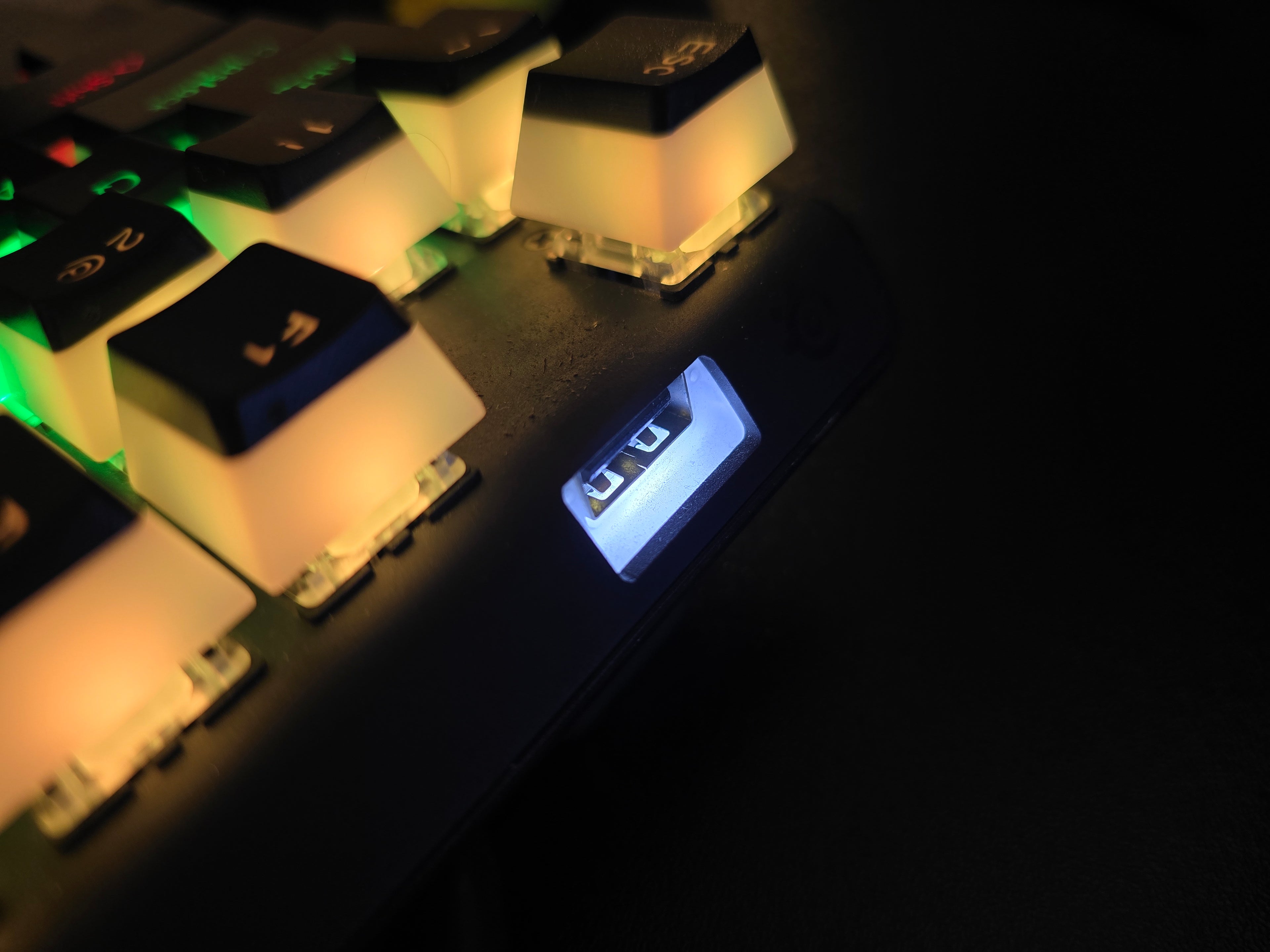 SteelSeries Apex 7 (Juodi Pudding Keycapai)