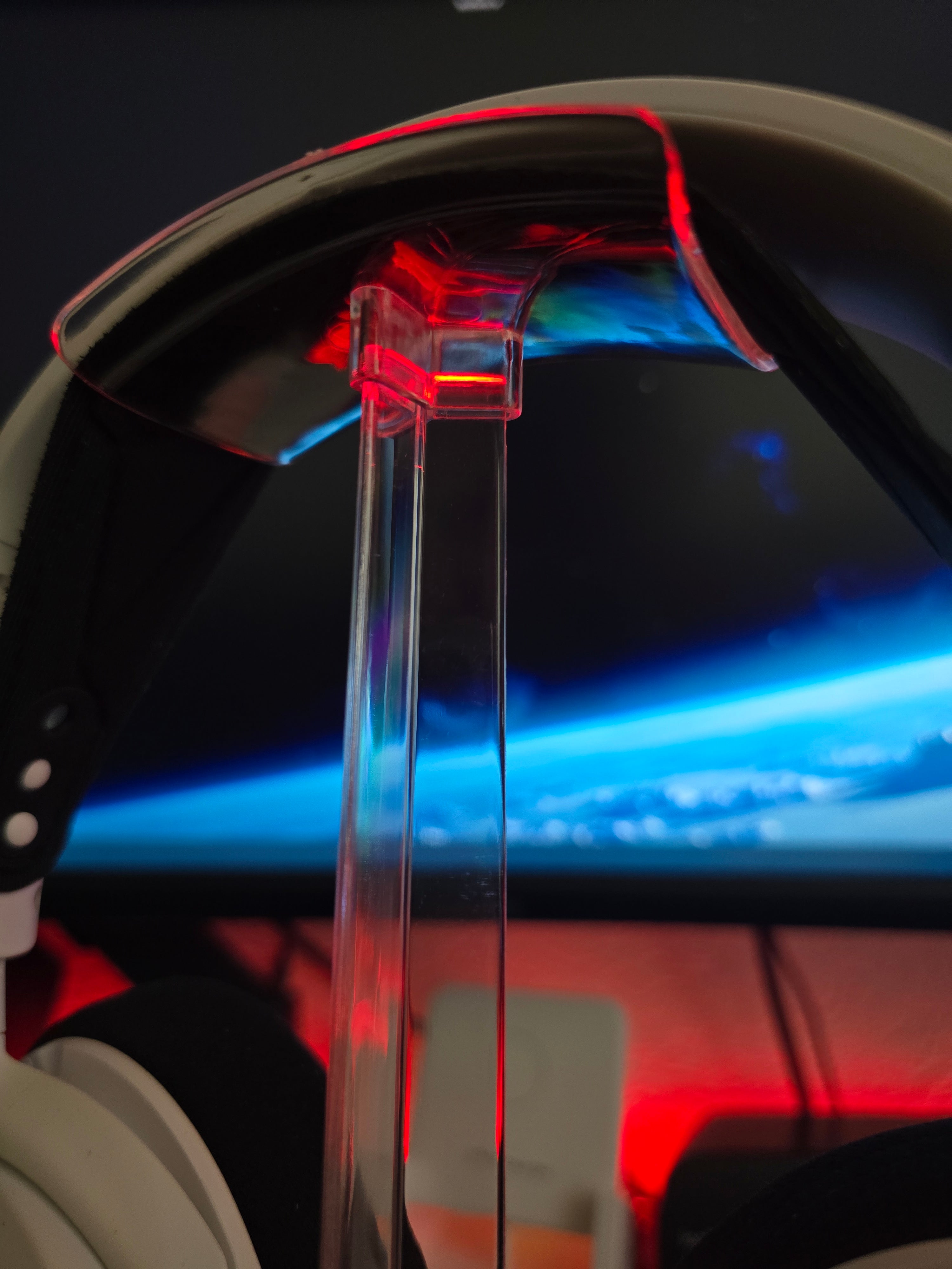 Ausinių laikiklis su RGB apšvietimu