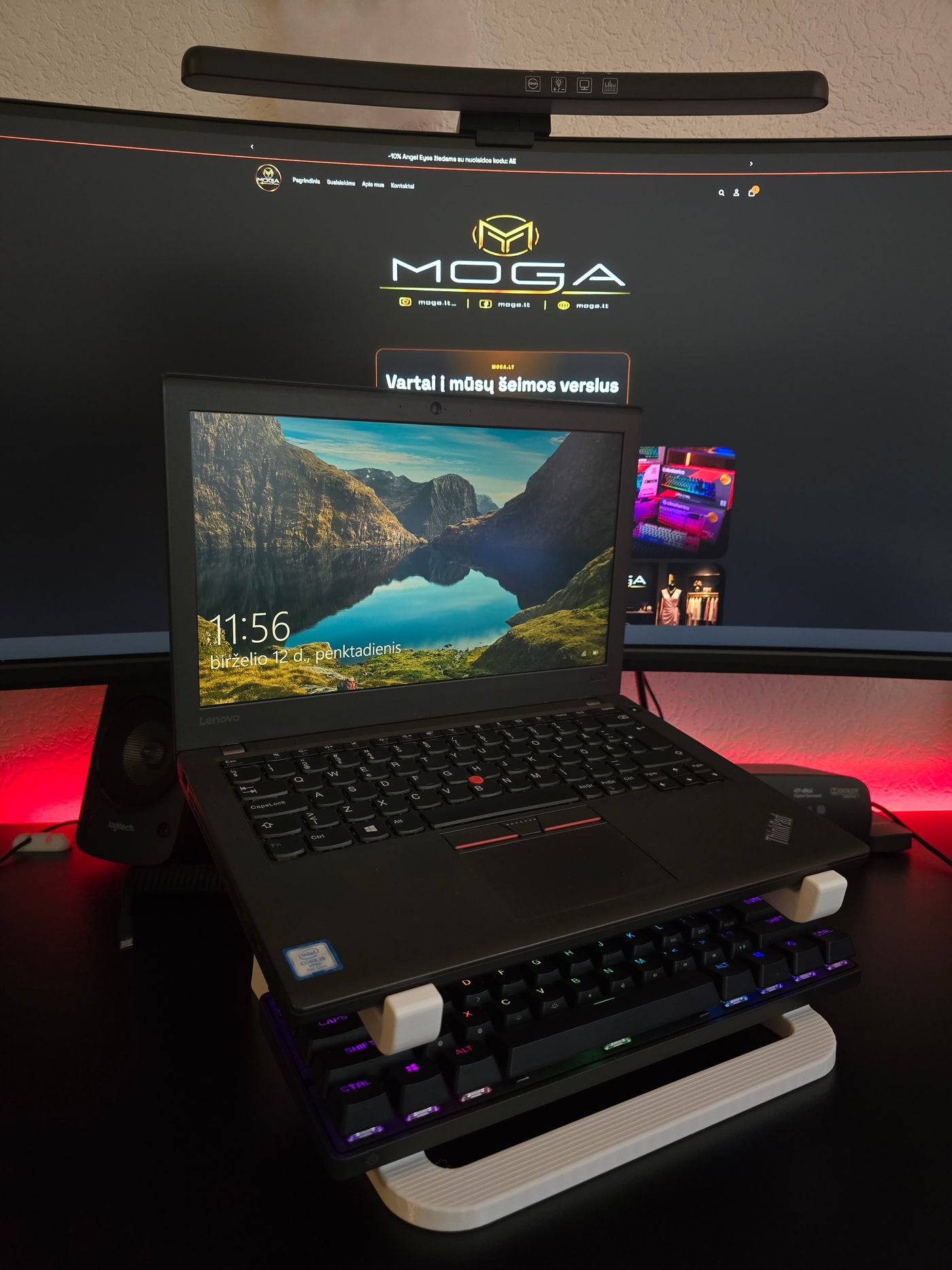 Laptopo laikiklis su klaviatūros lentyna — Balta