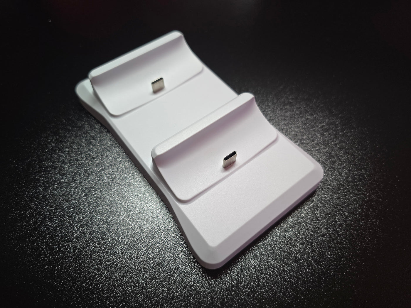 PS5 DualSense pultelių krovimo stotelė — dviguba, su USB-C laidu