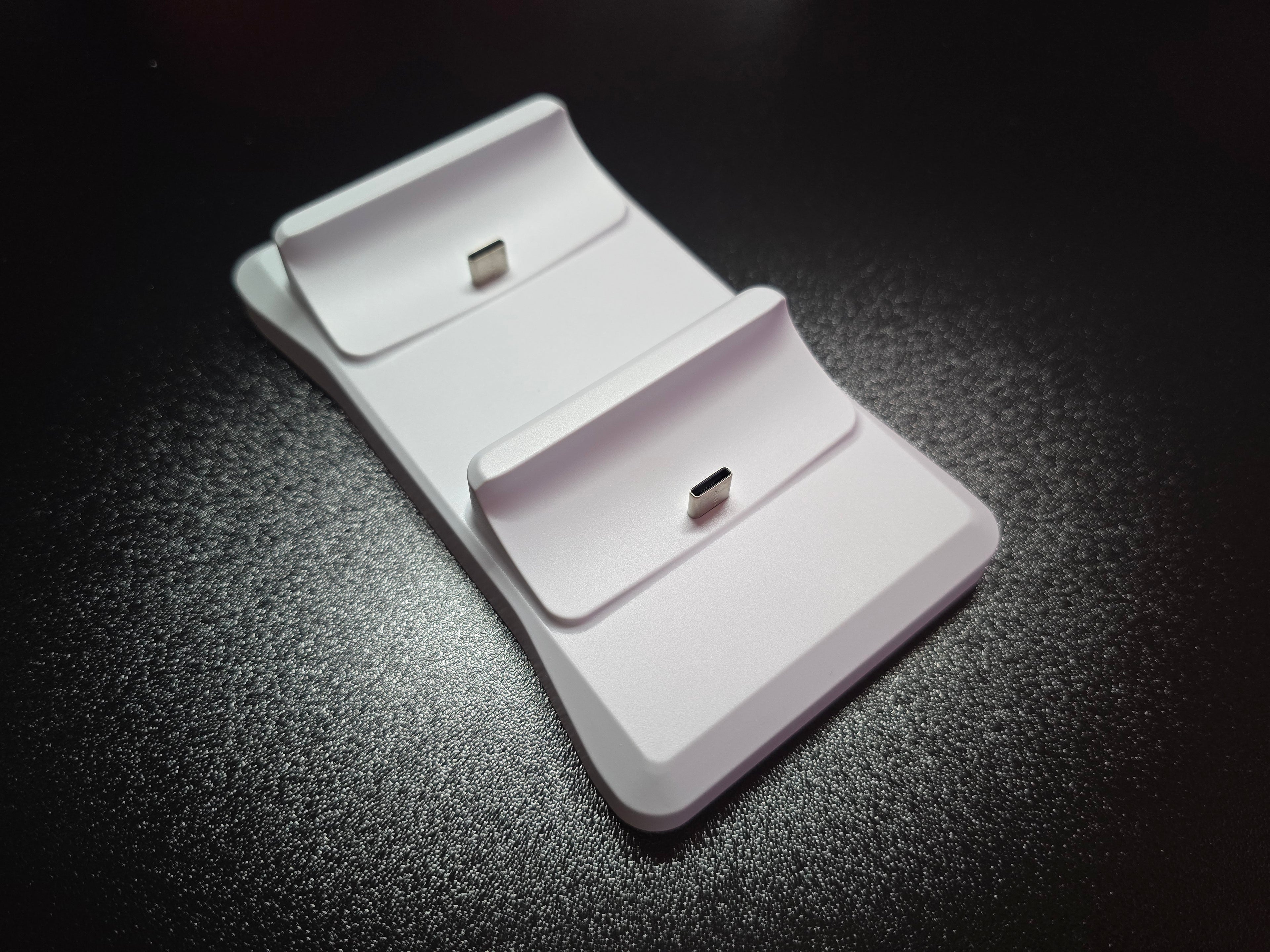 PS5 DualSense pultelių krovimo stotelė — dviguba, su USB-C laidu