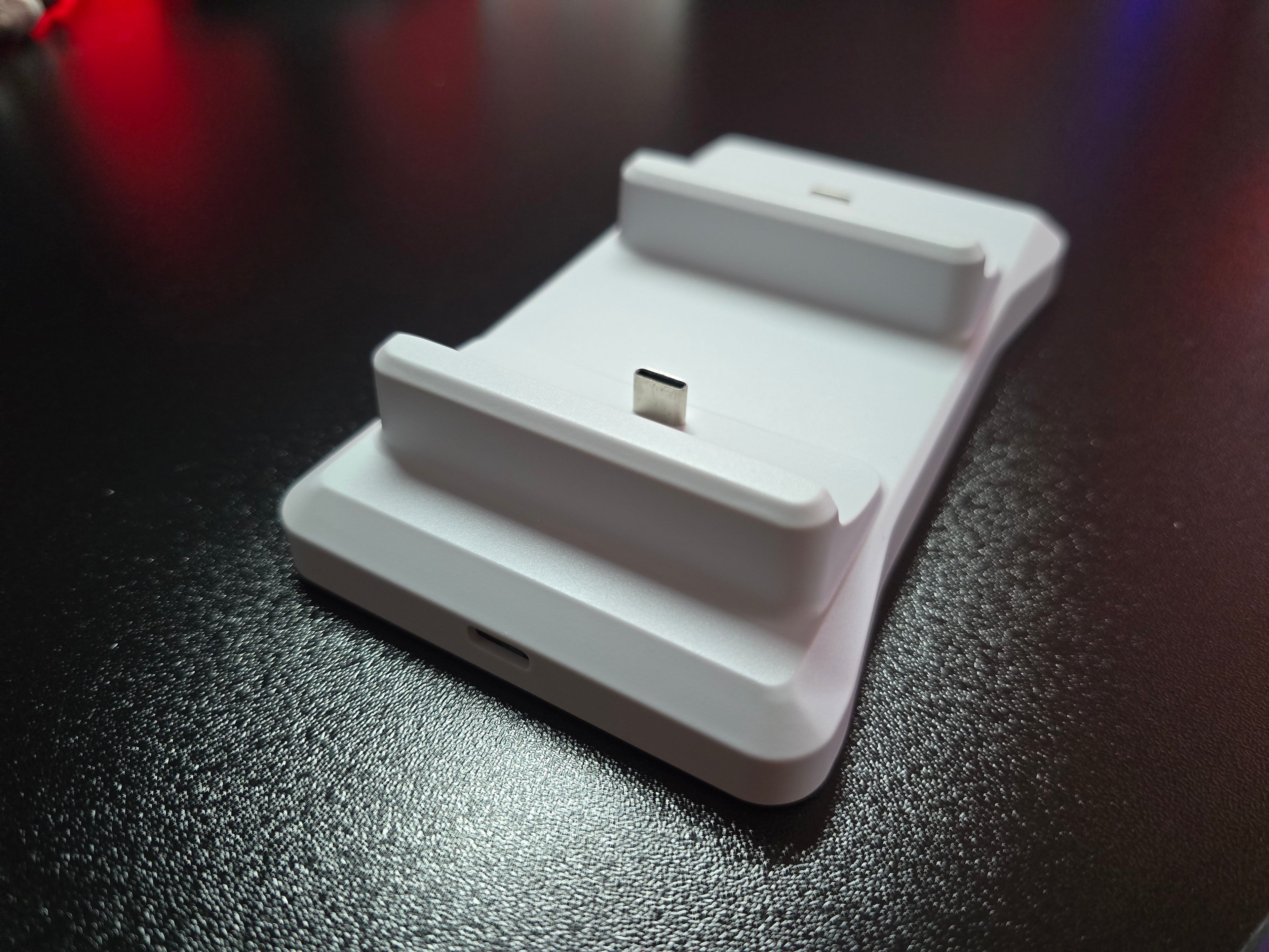 PS5 DualSense pultelių krovimo stotelė — dviguba, su USB-C laidu