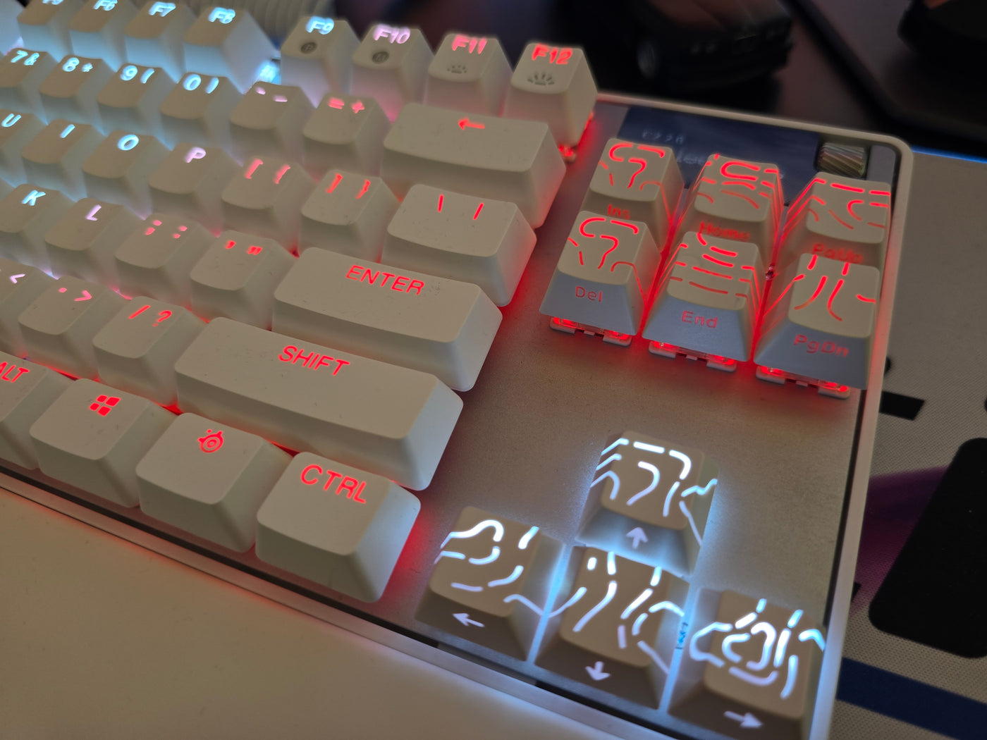 Balti, topografiniai mygtukai. Rinkinys — 134 klavišai, Cherry profilis, PBT