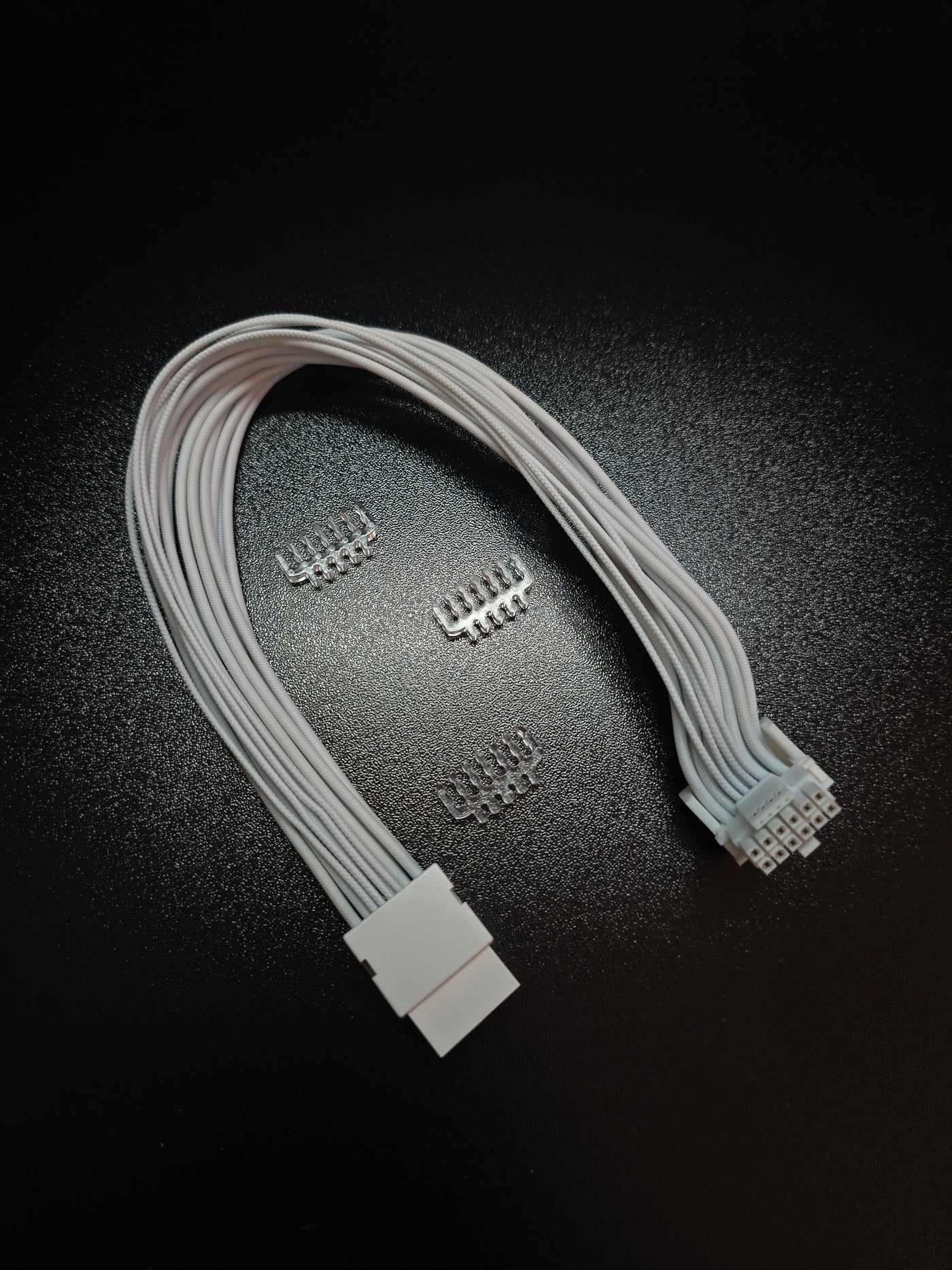 12VHPWR Maitinimo Laidas GPU — 90° lenkimas, baltas, ~35cm