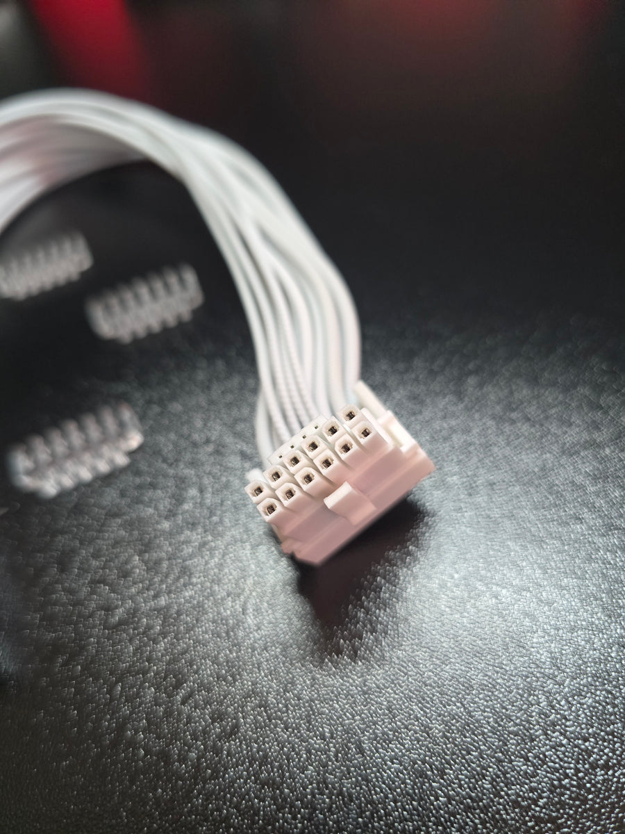 12VHPWR Maitinimo Laidas GPU — 90° lenkimas, baltas, ~35cm